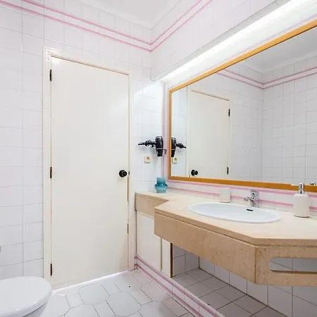 Cozy With Indoor Pool Αλμπουφέιρα