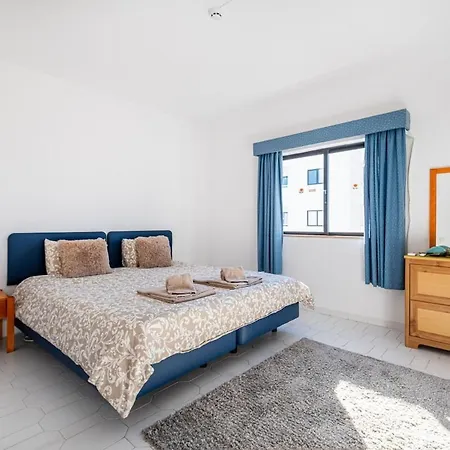 Cozy With Indoor Pool Appartamento