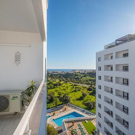 Апартаменти Cozy With Indoor Pool Албуфейра