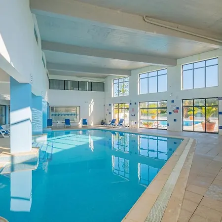 Cozy With Indoor Pool Apartamento Albufeira